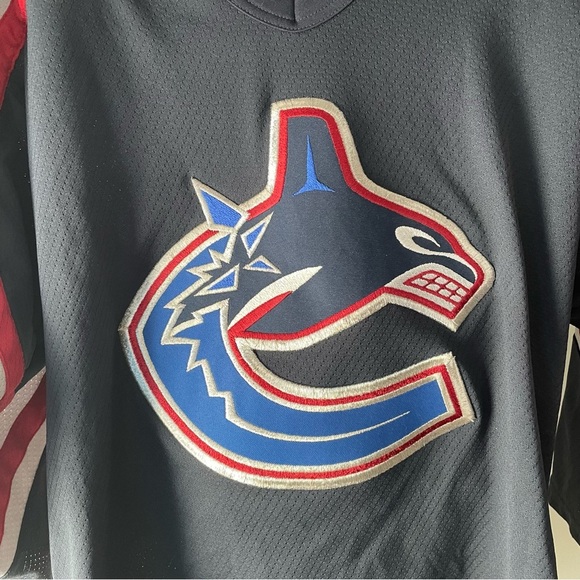 Vintage Vancouver Canucks CCM Hockey Jersey Kids Unisex Children’s Youth L/XL - Picture 6 of 9